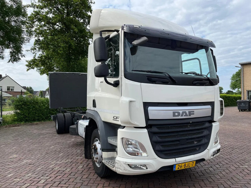 DAF CF 260 CF 260 FA CHASSIS CABINE EURO 6 - Podvozek s kabinou: obrázok 4 DAF CF 260 CF 260 FA CHASSIS CABINE EURO 6 - Podvozek s kabinou: obrázok 4