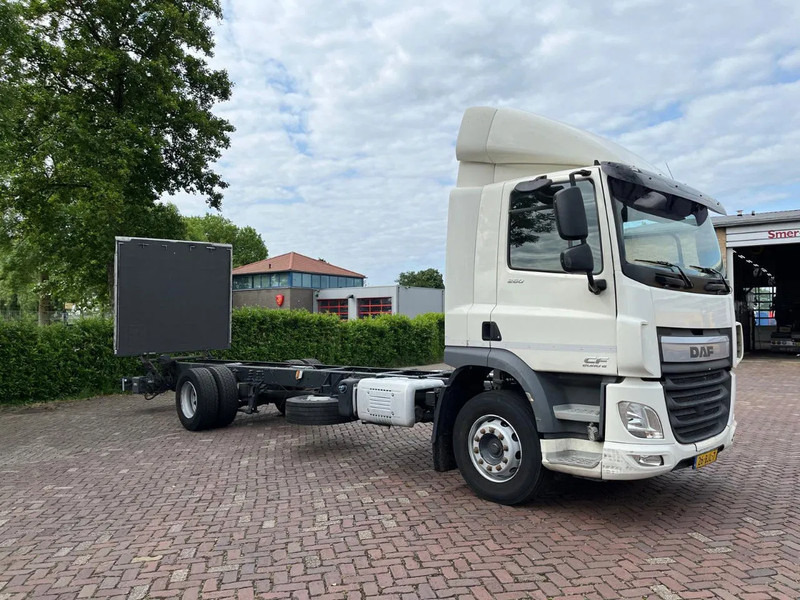 DAF CF 260 CF 260 FA CHASSIS CABINE EURO 6 - Podvozek s kabinou: obrázok 5 DAF CF 260 CF 260 FA CHASSIS CABINE EURO 6 - Podvozek s kabinou: obrázok 5