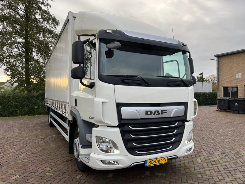 DAF CF 320 FA - Plachtové nákladné vozidlo: obrázok 4 DAF CF 320 FA - Plachtové nákladné vozidlo: obrázok 4