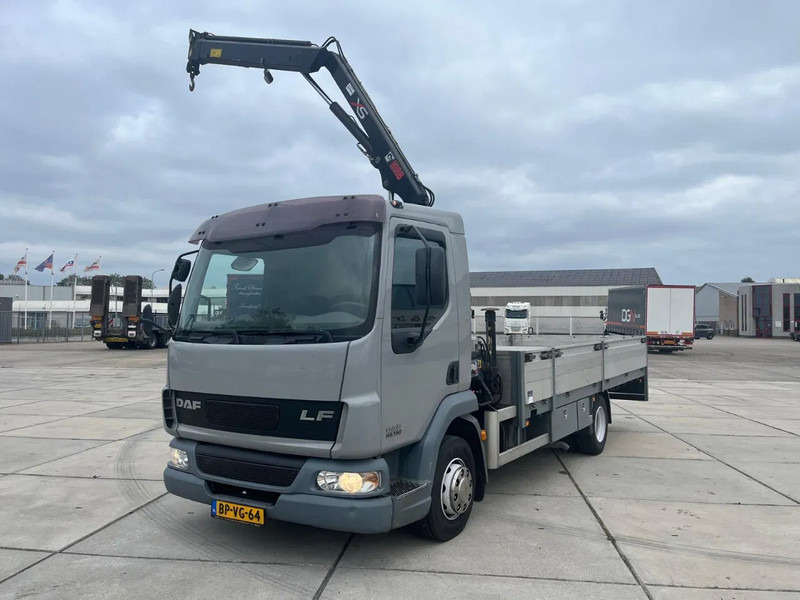 DAF LF 45 FA - Auto s hydraulickou rukou, Valníkový/ Plošinový nákladný automobil: obrázok 1 DAF LF 45 FA - Auto s hydraulickou rukou, Valníkový/ Plošinový nákladný automobil: obrázok 1