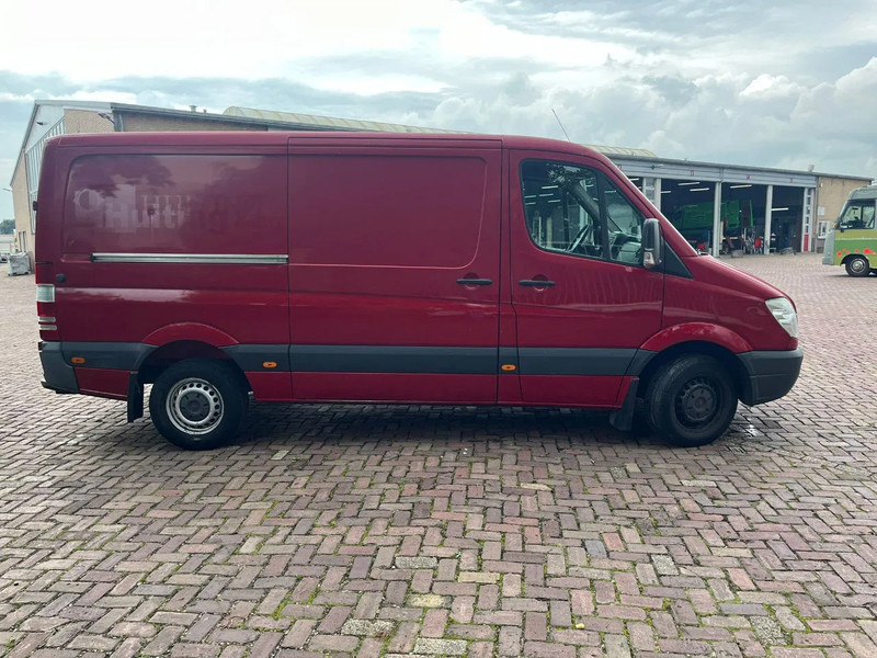 Mercedes-Benz Sprinter 313 CDI L2H1 - Furgon: obrázok 4 Mercedes-Benz Sprinter 313 CDI L2H1 - Furgon: obrázok 4