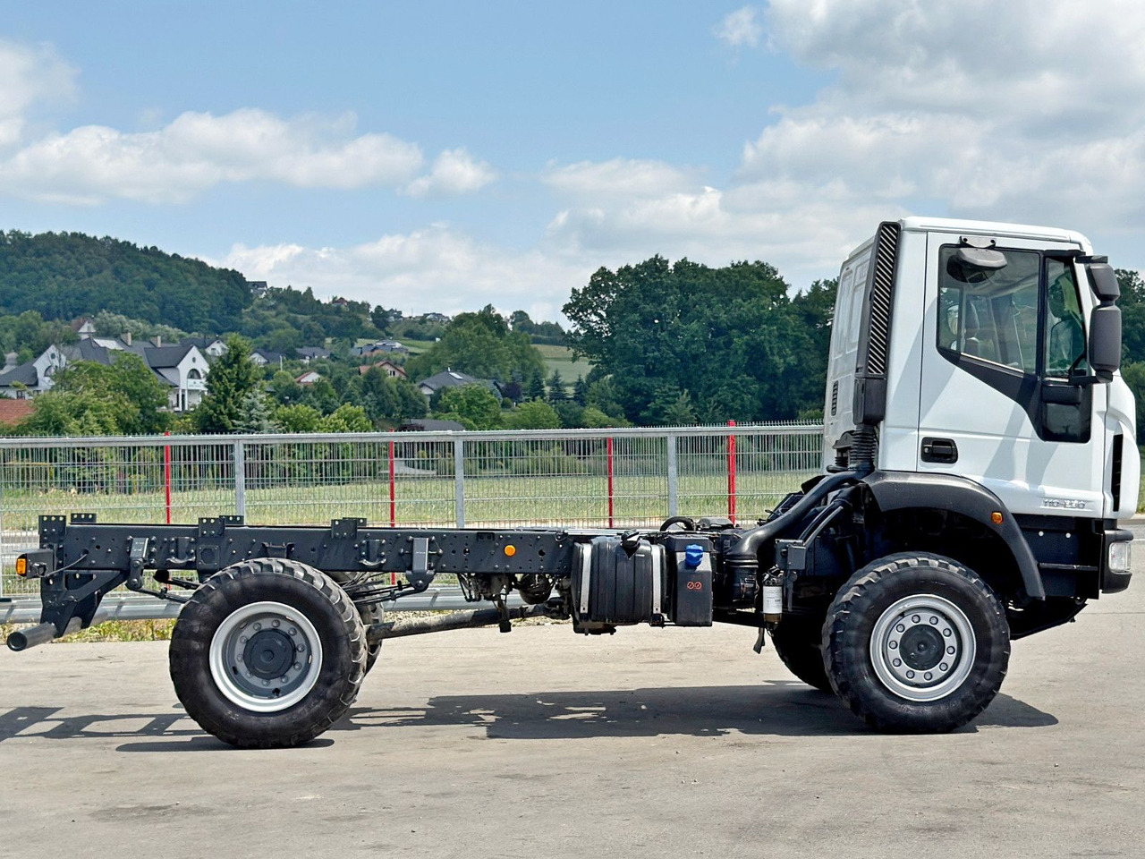 Iveco EUROCARGO 110-250* PLATFORM 4,60 m* 4x4 - Podvozek s kabinou: obrázok 4 Iveco EUROCARGO 110-250* PLATFORM 4,60 m* 4x4 - Podvozek s kabinou: obrázok 4