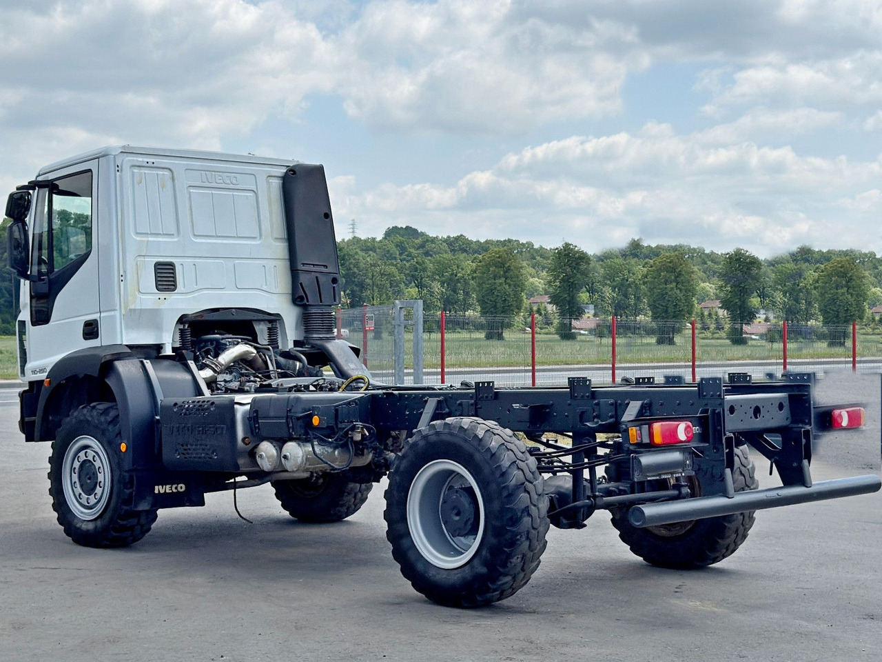 Iveco EUROCARGO 110-250* PLATFORM 4,60 m* 4x4 - Podvozek s kabinou: obrázok 5 Iveco EUROCARGO 110-250* PLATFORM 4,60 m* 4x4 - Podvozek s kabinou: obrázok 5