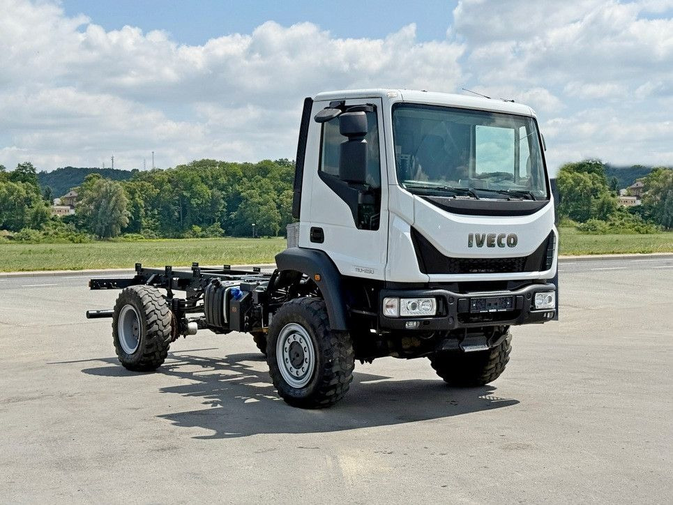 Iveco EUROCARGO 110-250* PLATFORM 4,60 m* 4x4 - Podvozek s kabinou: obrázok 2 Iveco EUROCARGO 110-250* PLATFORM 4,60 m* 4x4 - Podvozek s kabinou: obrázok 2