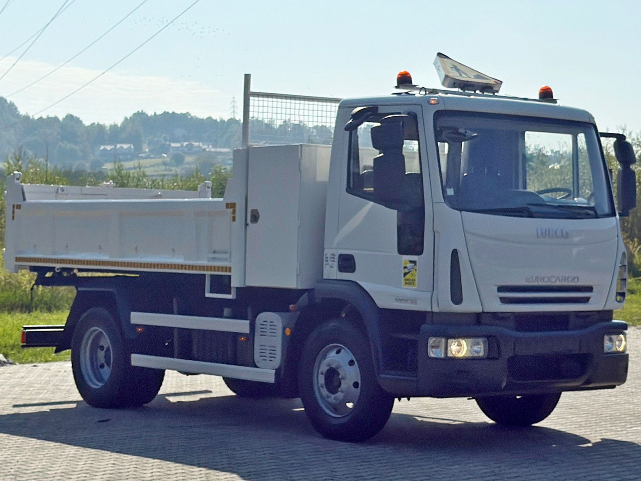 Iveco EUROCARGO 140E22* KIPPER 5,00 m* TOPZUSTAND - Sklápač: obrázok 4 Iveco EUROCARGO 140E22* KIPPER 5,00 m* TOPZUSTAND - Sklápač: obrázok 4