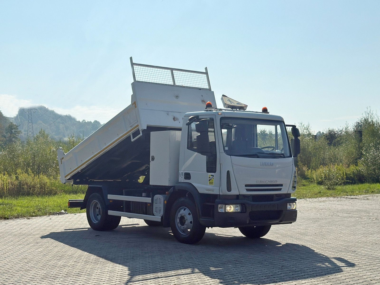Iveco EUROCARGO 140E22* KIPPER 5,00 m* TOPZUSTAND - Sklápač: obrázok 1 Iveco EUROCARGO 140E22* KIPPER 5,00 m* TOPZUSTAND - Sklápač: obrázok 1
