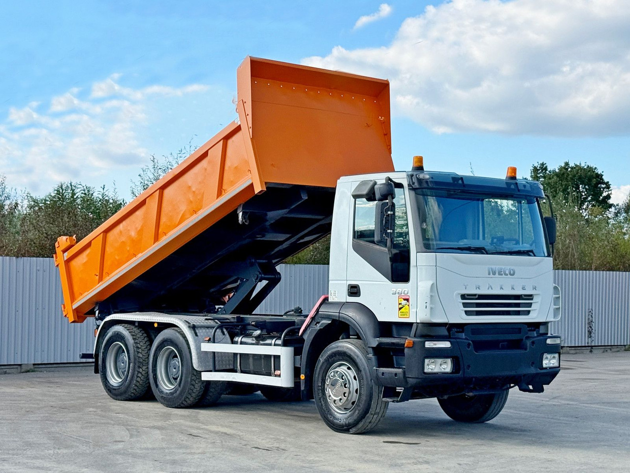 Iveco TRAKKER 380 * Kipper 5,25 m + BORDMATIC / 6x4 - Sklápač, Auto s hydraulickou rukou: obrázok 1 Iveco TRAKKER 380 * Kipper 5,25 m + BORDMATIC / 6x4 - Sklápač, Auto s hydraulickou rukou: obrázok 1
