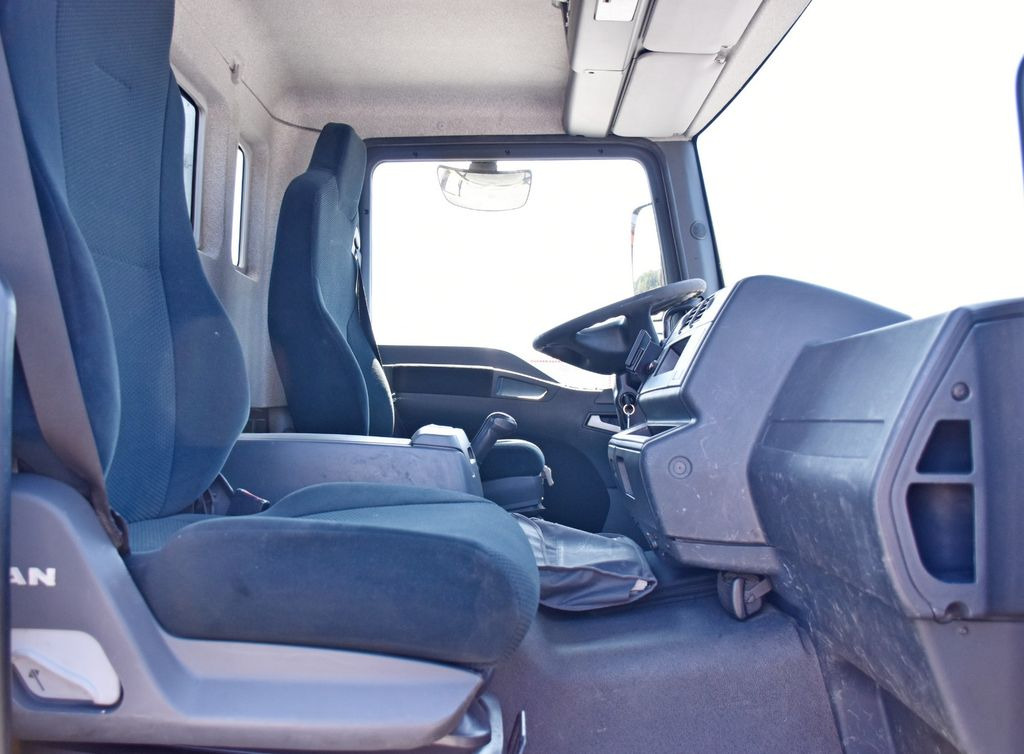 Interior photo 1: Auto s hydraulickou rukou, Sklápač MAN TGL 12.220 Kipper 5,05 m + PK 8501 B *TOPZUSTAND MAN TGL 12.220 Kipper 5,05 m + PK 8501 B *TOPZUSTAND