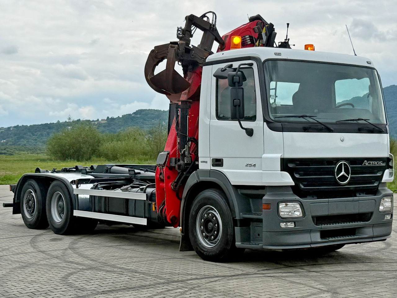 Mercedes-Benz ACTROS 2541 * ABROLLKIPPER * EPSILON E140Z81*TOP - Hákový nosič kontajnerov, Auto s hydraulickou rukou: obrázok 3 Mercedes-Benz ACTROS 2541 * ABROLLKIPPER * EPSILON E140Z81*TOP - Hákový nosič kontajnerov, Auto s hydraulickou rukou: obrázok 3