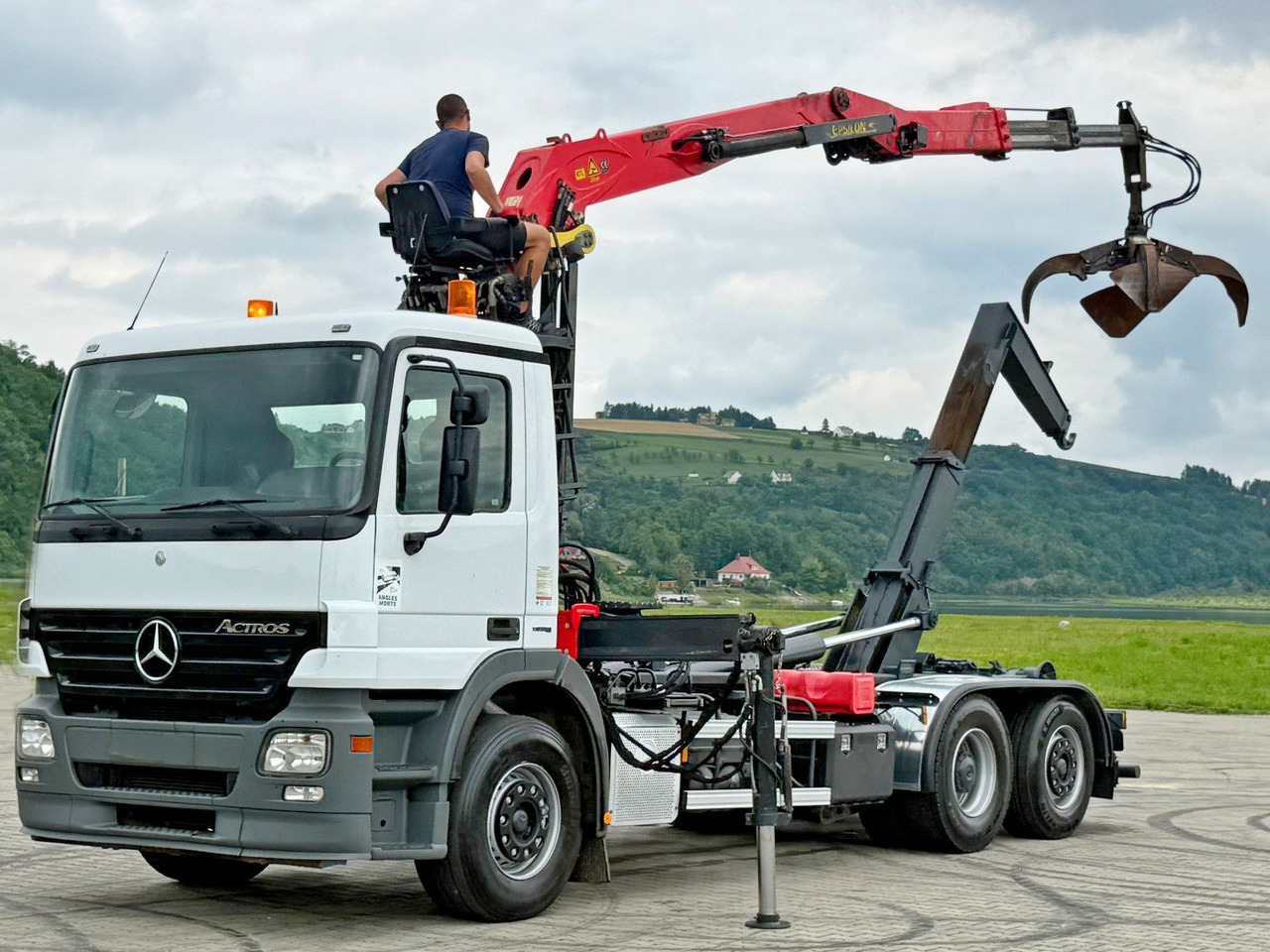 Mercedes-Benz ACTROS 2541 * ABROLLKIPPER * EPSILON E140Z81*TOP - Hákový nosič kontajnerov, Auto s hydraulickou rukou: obrázok 2 Mercedes-Benz ACTROS 2541 * ABROLLKIPPER * EPSILON E140Z81*TOP - Hákový nosič kontajnerov, Auto s hydraulickou rukou: obrázok 2