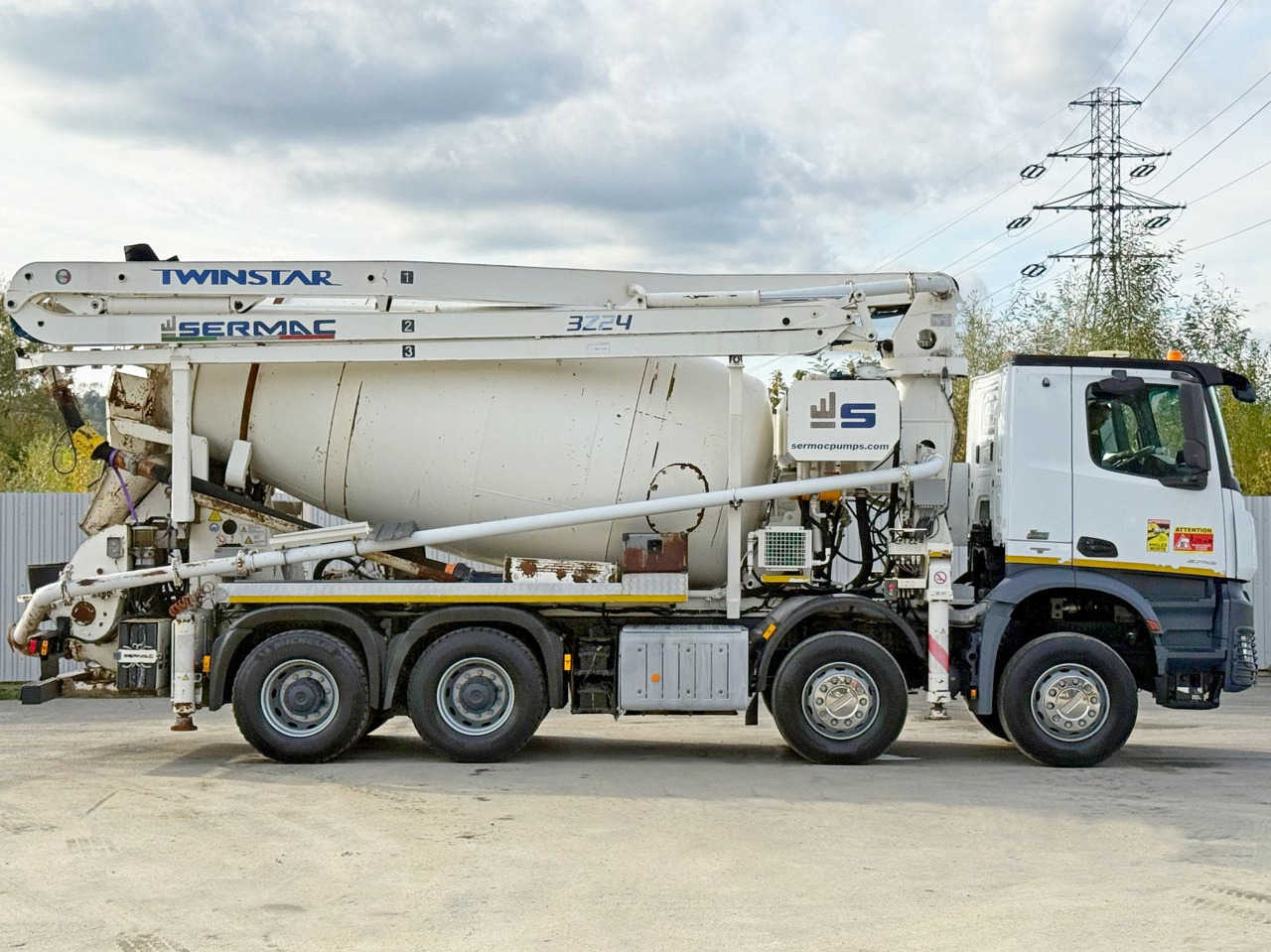 Mercedes-Benz AROCS 3743 * Betonpumpe + FUNK * 8x4 * TOP - Autočerpadlo: obrázok 5 Mercedes-Benz AROCS 3743 * Betonpumpe + FUNK * 8x4 * TOP - Autočerpadlo: obrázok 5