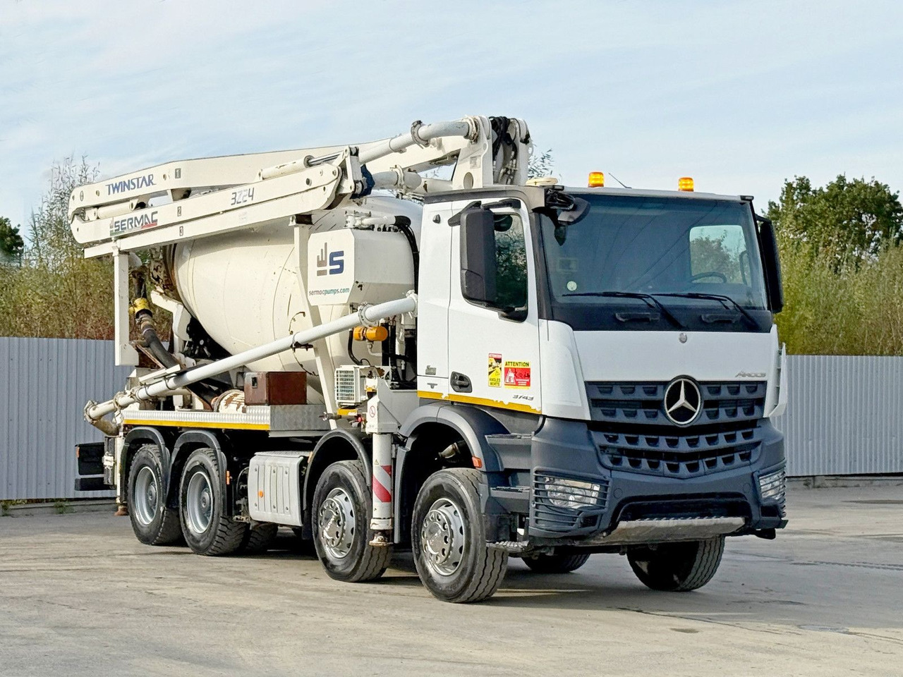 Mercedes-Benz AROCS 3743 * Betonpumpe + FUNK * 8x4 * TOP - Autočerpadlo: obrázok 1 Mercedes-Benz AROCS 3743 * Betonpumpe + FUNK * 8x4 * TOP - Autočerpadlo: obrázok 1