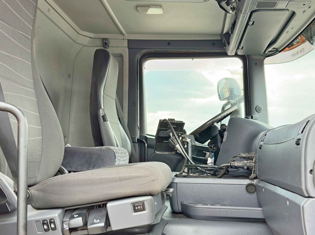 Interior photo 2: Sklápač, Auto s hydraulickou rukou Scania G360 Kipper 4,10m *PK 11002 B + FUNK *4x4 Scania G360 Kipper 4,10m *PK 11002 B + FUNK *4x4