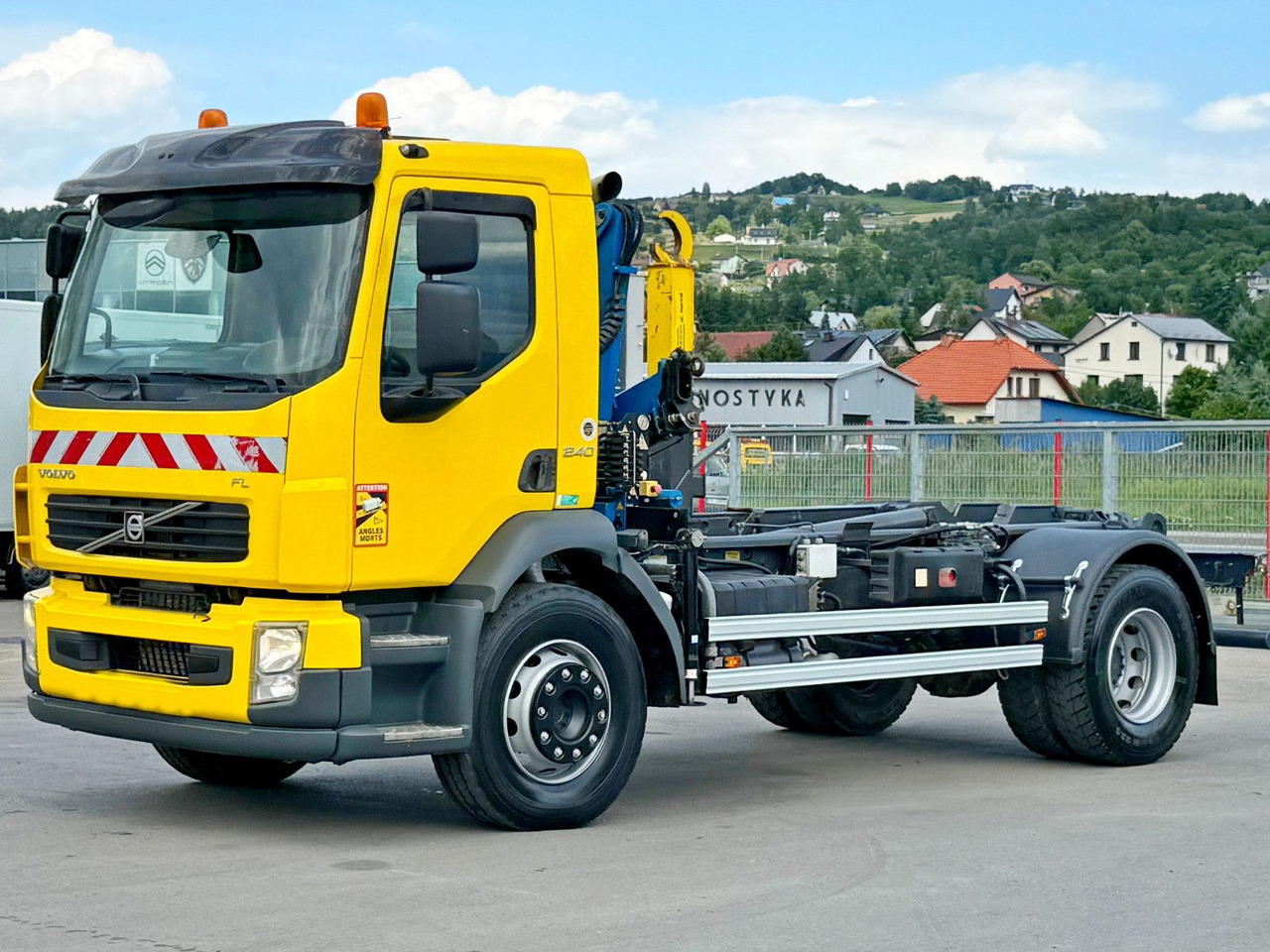 Volvo FL 240 * Abrollkipper * HMF 270 K2 * TOPZUSTAND - Hákový nosič kontajnerov: obrázok 4 Volvo FL 240 * Abrollkipper * HMF 270 K2 * TOPZUSTAND - Hákový nosič kontajnerov: obrázok 4