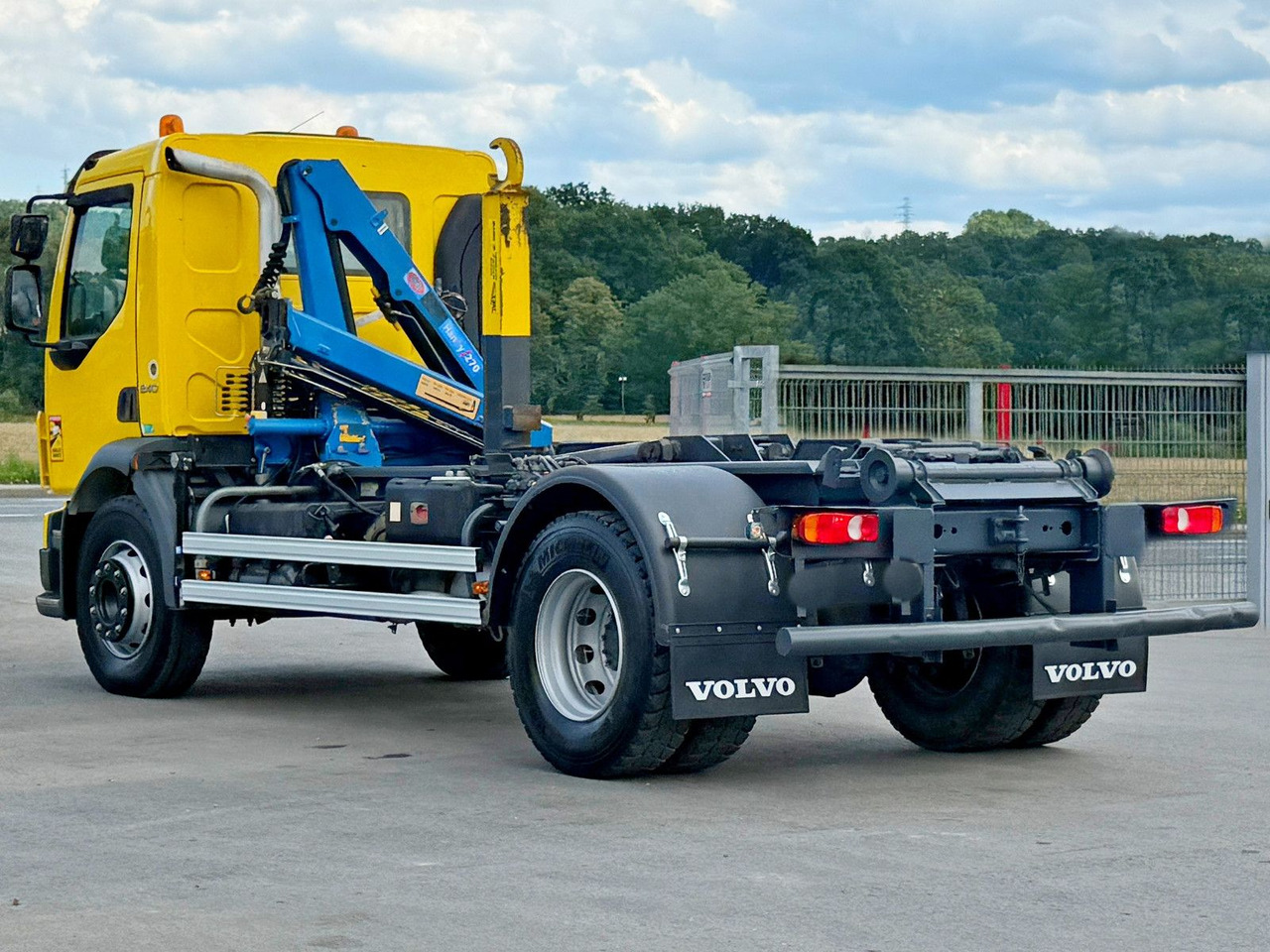 Hákový nosič kontajnerov Volvo FL 240 * Abrollkipper * HMF 270 K2 * TOPZUSTAND: obrázok 7