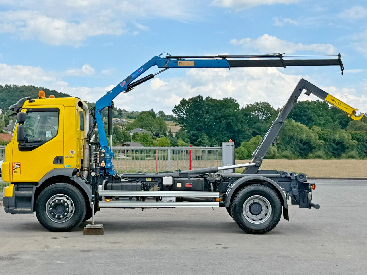 Volvo FL 240 * Abrollkipper * HMF 270 K2 * TOPZUSTAND - Hákový nosič kontajnerov: obrázok 5 Volvo FL 240 * Abrollkipper * HMF 270 K2 * TOPZUSTAND - Hákový nosič kontajnerov: obrázok 5