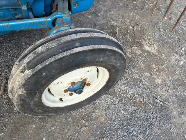 FORD 3600 C/W FRONT LOADER - Traktor: obrázok 4 FORD 3600 C/W FRONT LOADER - Traktor: obrázok 4