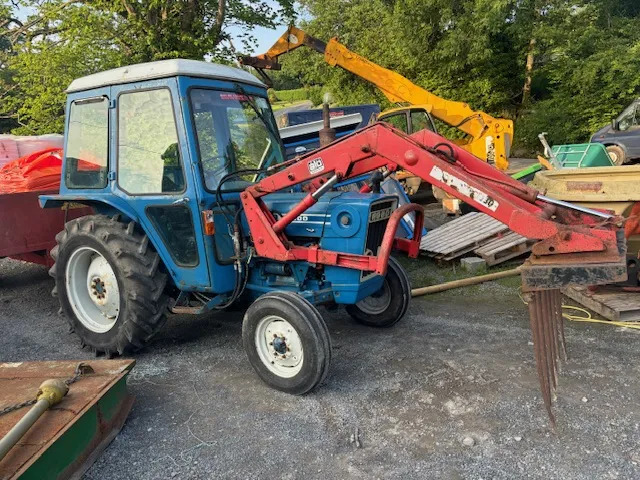 FORD 3600 C/W FRONT LOADER - Traktor: obrázok 1 FORD 3600 C/W FRONT LOADER - Traktor: obrázok 1