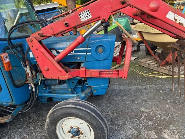 FORD 3600 C/W FRONT LOADER - Traktor: obrázok 2 FORD 3600 C/W FRONT LOADER - Traktor: obrázok 2