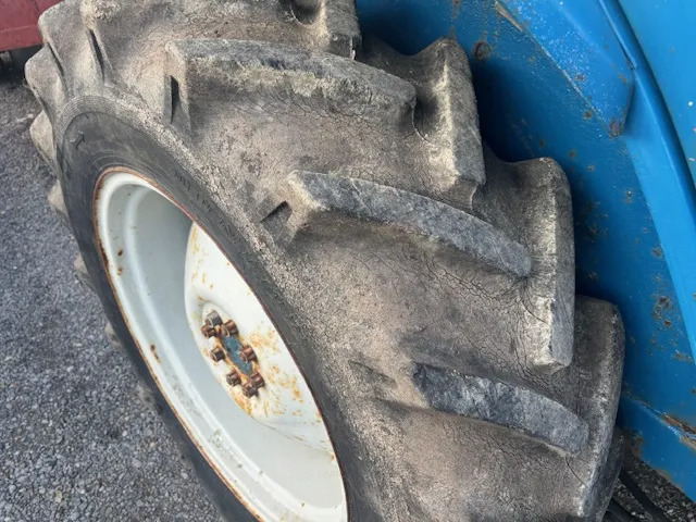 FORD 3600 C/W FRONT LOADER - Traktor: obrázok 5 FORD 3600 C/W FRONT LOADER - Traktor: obrázok 5