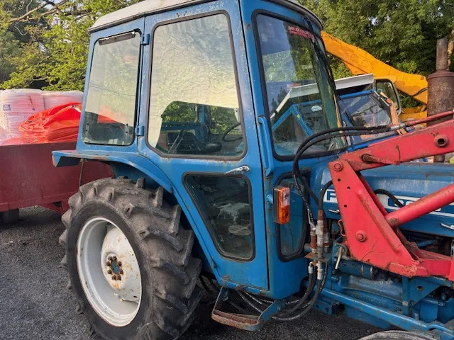 FORD 3600 C/W FRONT LOADER - Traktor: obrázok 3 FORD 3600 C/W FRONT LOADER - Traktor: obrázok 3