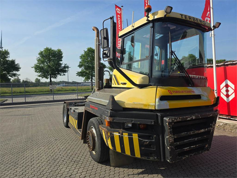 Terberg RT223 4x4 - Terminálový ťahač: obrázok 1 Terberg RT223 4x4 - Terminálový ťahač: obrázok 1