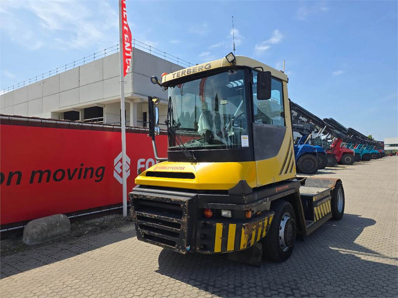 Terberg RT223 4x4 - Terminálový ťahač: obrázok 2 Terberg RT223 4x4 - Terminálový ťahač: obrázok 2