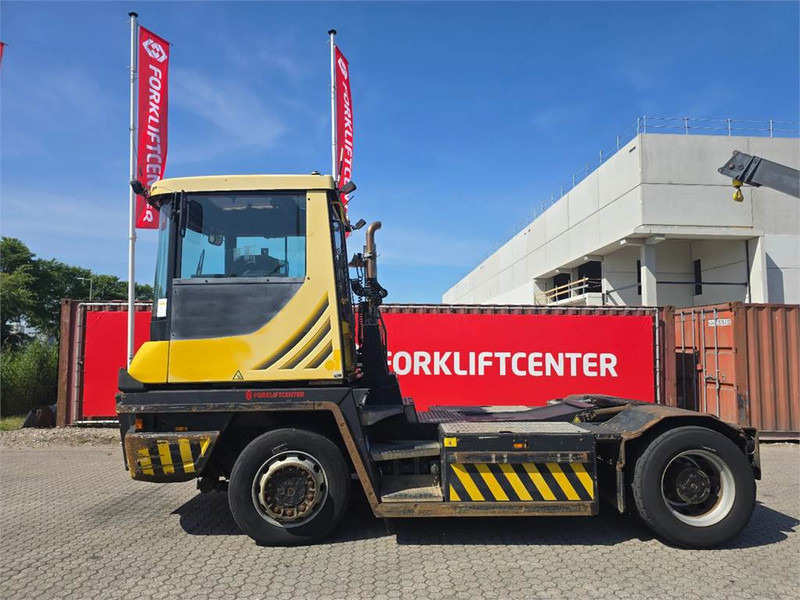 Terberg RT223 4x4 - Terminálový ťahač: obrázok 4 Terberg RT223 4x4 - Terminálový ťahač: obrázok 4