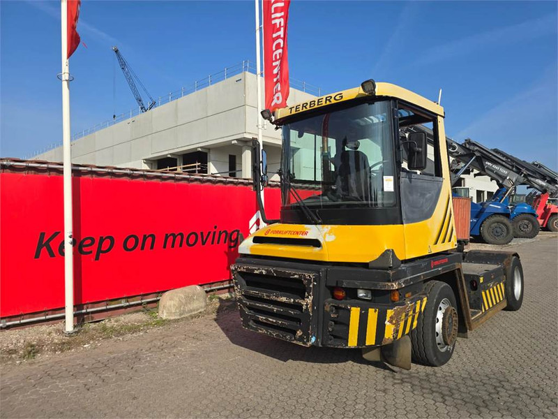 Terberg RT223 4x4 - Terminálový ťahač: obrázok 2 Terberg RT223 4x4 - Terminálový ťahač: obrázok 2
