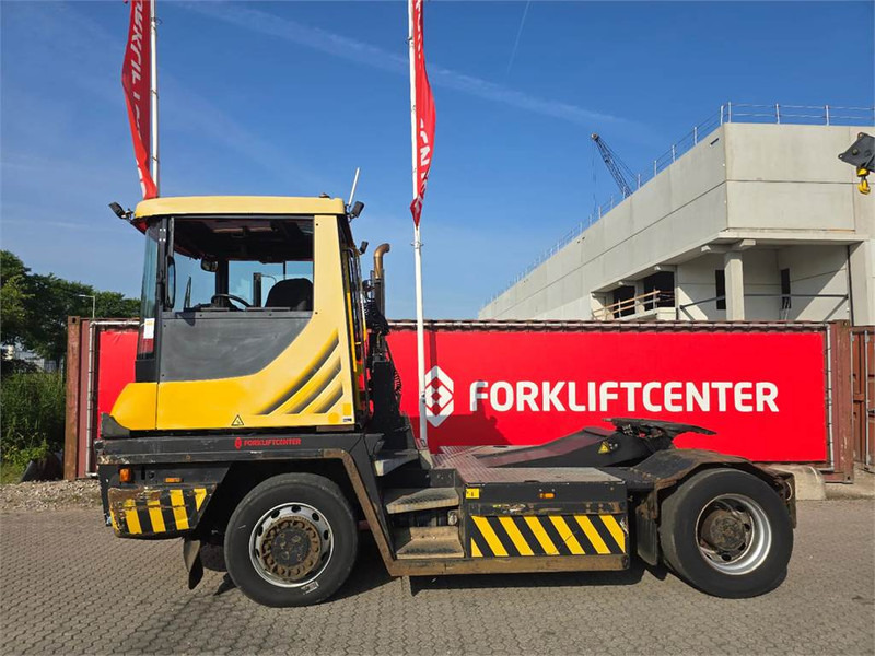 Terberg RT223 4x4 - Terminálový ťahač: obrázok 4 Terberg RT223 4x4 - Terminálový ťahač: obrázok 4