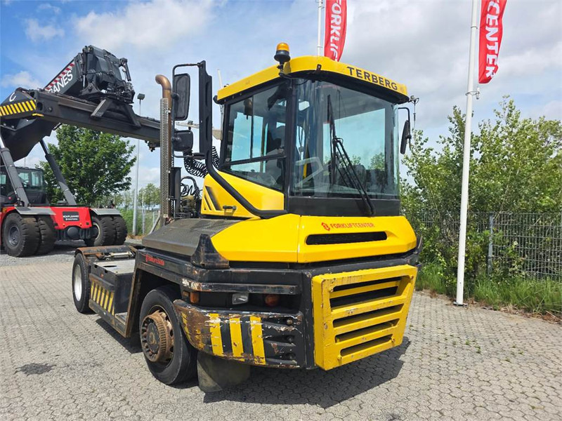 Terberg RT283 4x4 - Terminálový ťahač: obrázok 1 Terberg RT283 4x4 - Terminálový ťahač: obrázok 1