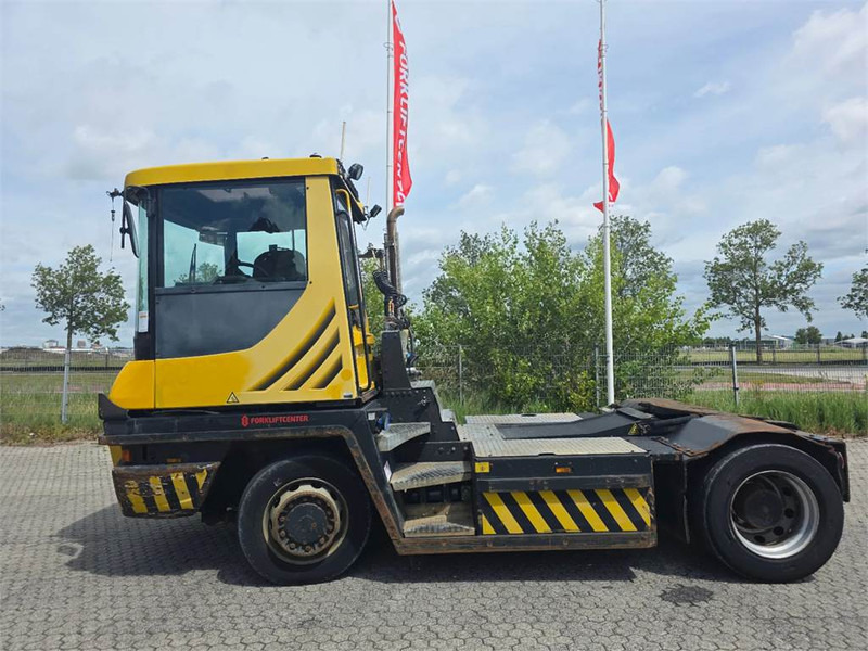 Terberg RT283 4x4 - Terminálový ťahač: obrázok 4 Terberg RT283 4x4 - Terminálový ťahač: obrázok 4