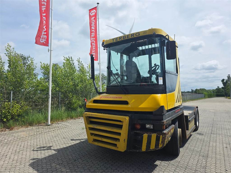 Terberg RT283 4x4 - Terminálový ťahač: obrázok 2 Terberg RT283 4x4 - Terminálový ťahač: obrázok 2