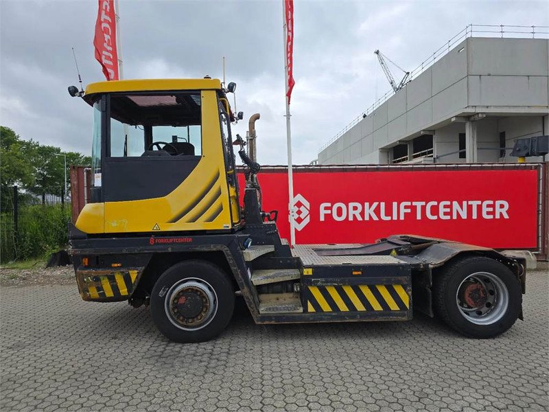 Terberg RT283 4x4 - Terminálový ťahač: obrázok 4 Terberg RT283 4x4 - Terminálový ťahač: obrázok 4