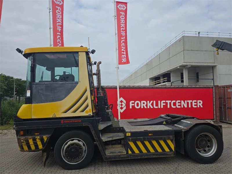 Terberg RT283 4x4 - Terminálový ťahač: obrázok 4 Terberg RT283 4x4 - Terminálový ťahač: obrázok 4