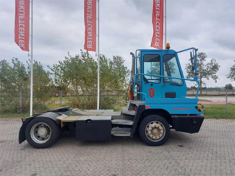 Terberg YT182 - Terminálový ťahač: obrázok 3 Terberg YT182 - Terminálový ťahač: obrázok 3