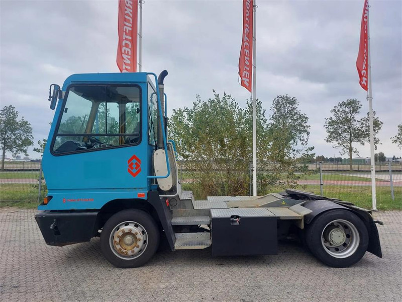 Terberg YT182 - Terminálový ťahač: obrázok 4 Terberg YT182 - Terminálový ťahač: obrázok 4