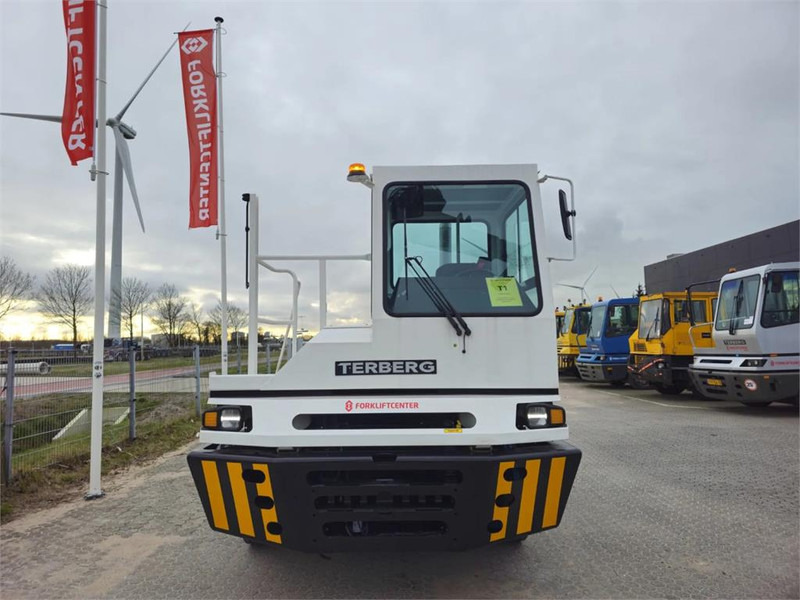 Terberg YT220 - Terminálový ťahač: obrázok 5 Terberg YT220 - Terminálový ťahač: obrázok 5