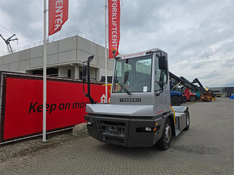 Terberg YT223 - Terminálový ťahač: obrázok 2 Terberg YT223 - Terminálový ťahač: obrázok 2