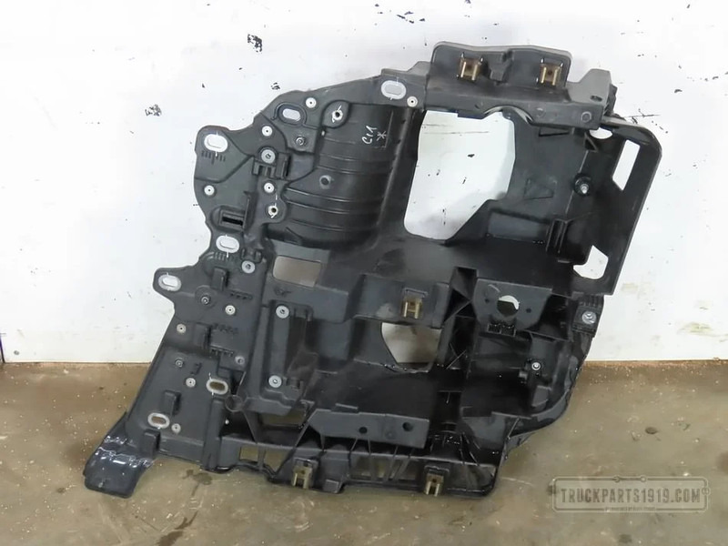 MAN Body & Chassis Parts Koplamp drager Li. - Roh nárazníka pre Nákladné auto: obrázok 1 MAN Body & Chassis Parts Koplamp drager Li. - Roh nárazníka pre Nákladné auto: obrázok 1