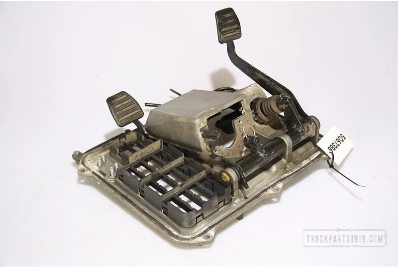 MAN Body & Chassis Parts Pedaal steun used - Pedál pre Nákladné auto: obrázok 1 MAN Body & Chassis Parts Pedaal steun used - Pedál pre Nákladné auto: obrázok 1