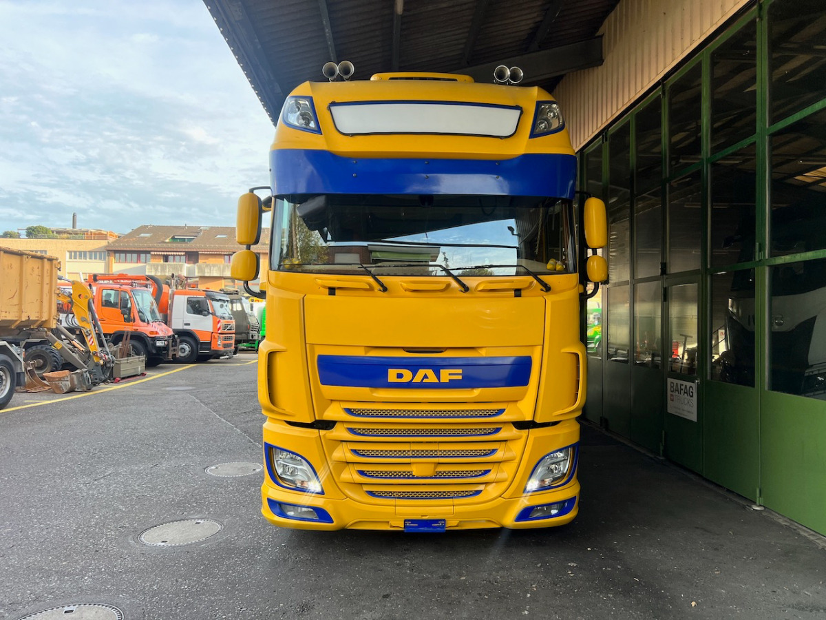DAF XF 510 Jumbo - Plachtové nákladné vozidlo: obrázok 2 DAF XF 510 Jumbo - Plachtové nákladné vozidlo: obrázok 2