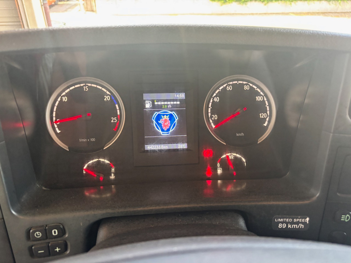 Nákladné vozidlo na prepravu dreva, Auto s hydraulickou rukou SCANIA G490 6x2: obrázok 7