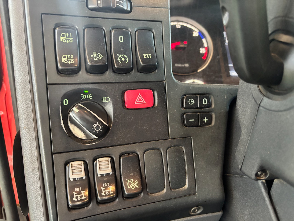 Nákladné vozidlo na prepravu dreva, Auto s hydraulickou rukou SCANIA G490 6x2: obrázok 12
