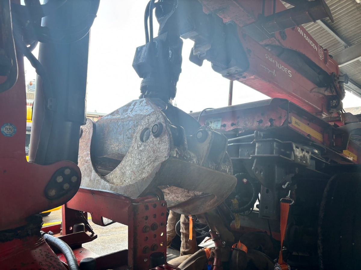 Nákladné vozidlo na prepravu dreva, Auto s hydraulickou rukou SCANIA G490 6x2: obrázok 16