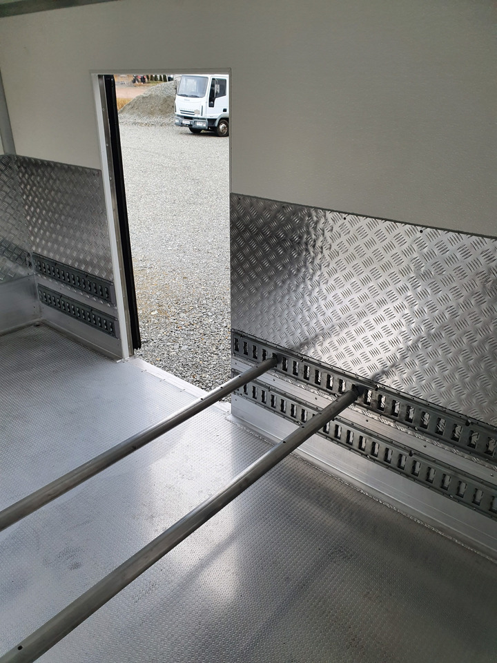 Iveco Daily 180 Tiefkühlkoffer 6PAL - Chladiarenská dodávka: obrázok 5 Iveco Daily 180 Tiefkühlkoffer 6PAL - Chladiarenská dodávka: obrázok 5