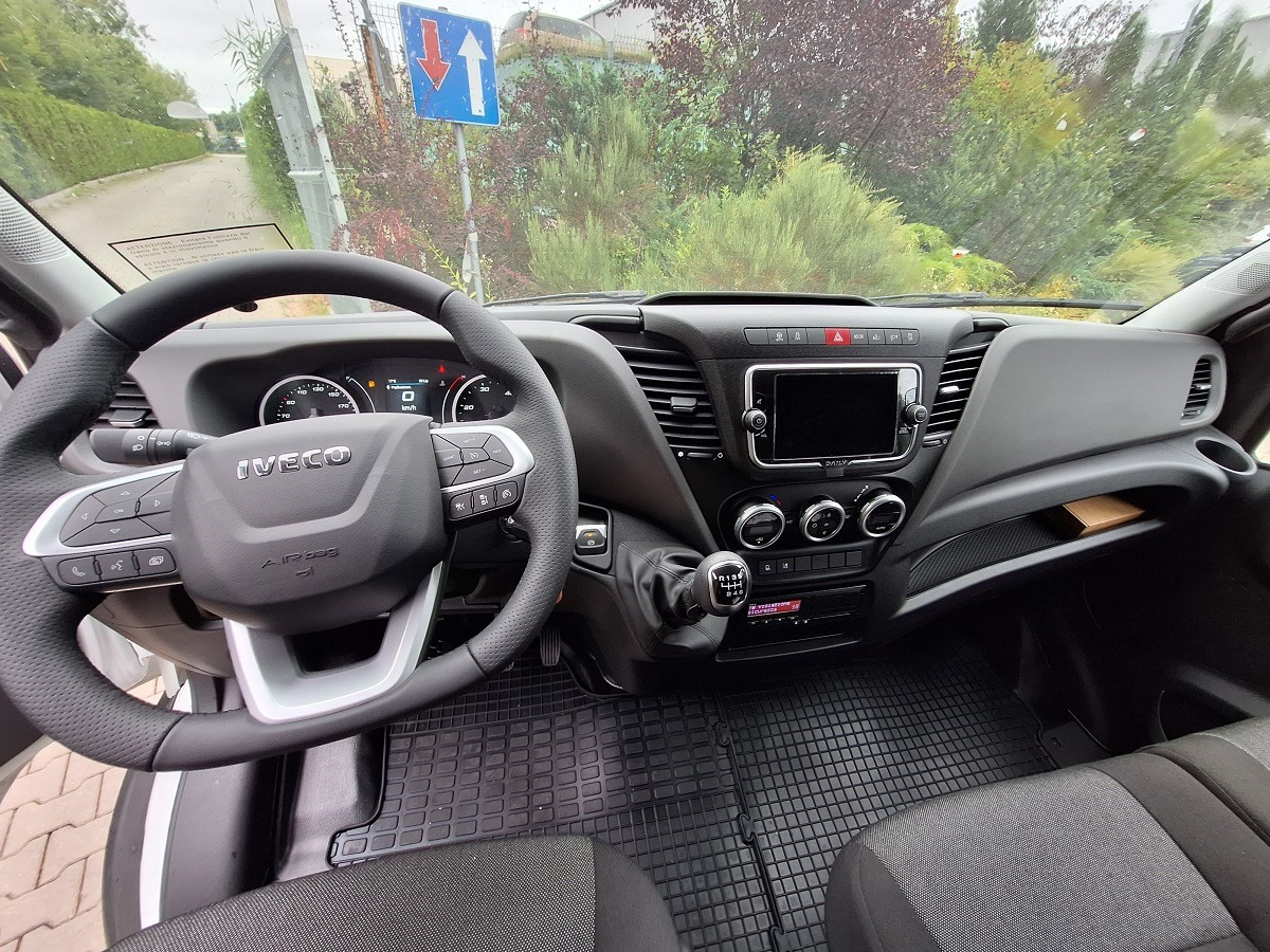 Iveco Daily 70C18 Backsleeper BÄR - Plachtové nákladné vozidlo: obrázok 4 Iveco Daily 70C18 Backsleeper BÄR - Plachtové nákladné vozidlo: obrázok 4