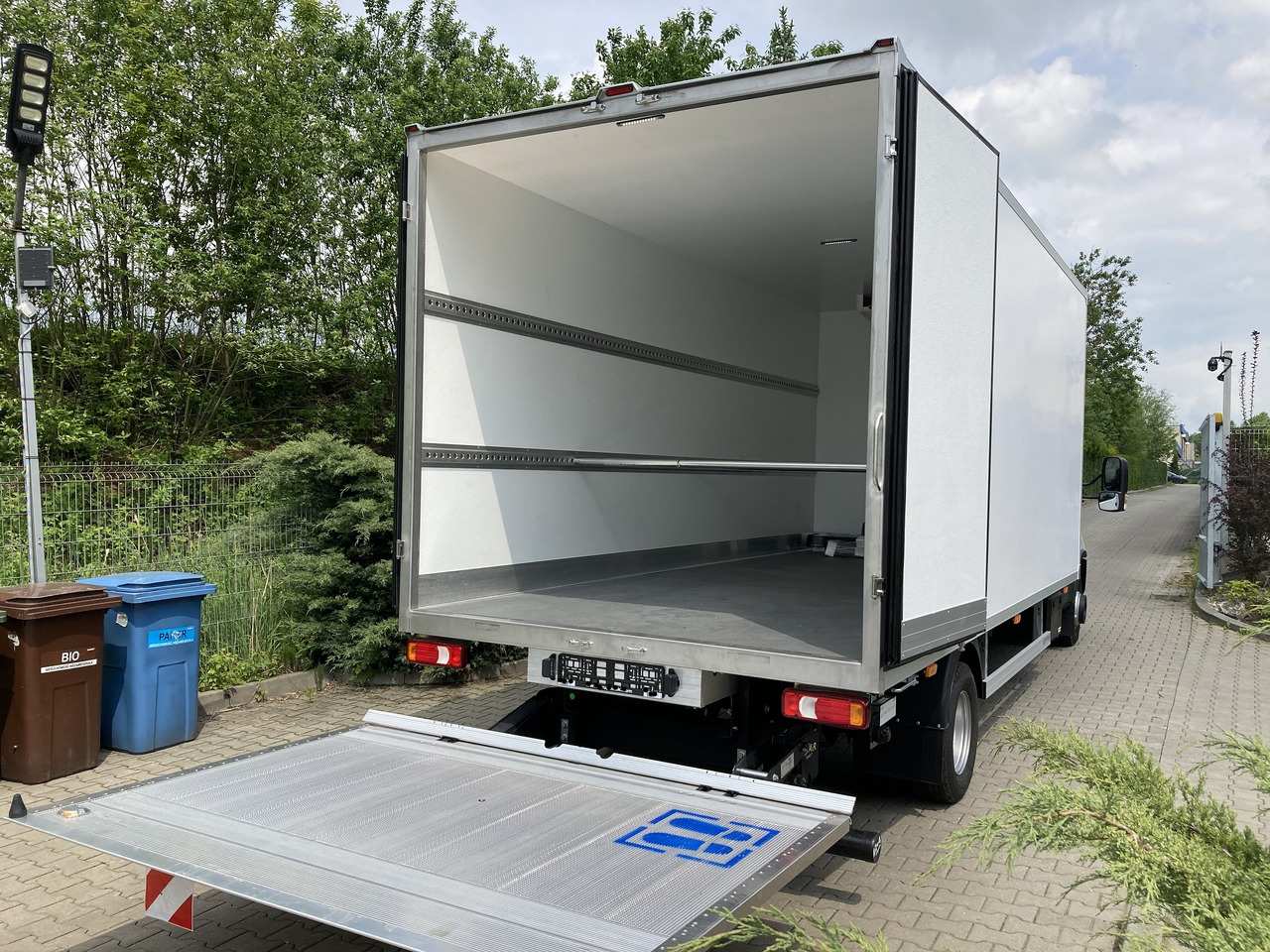 Iveco Daily 70C18 Kühlkoffer LBW BÃR - Chladiarenská dodávka: obrázok 4 Iveco Daily 70C18 Kühlkoffer LBW BÃR - Chladiarenská dodávka: obrázok 4