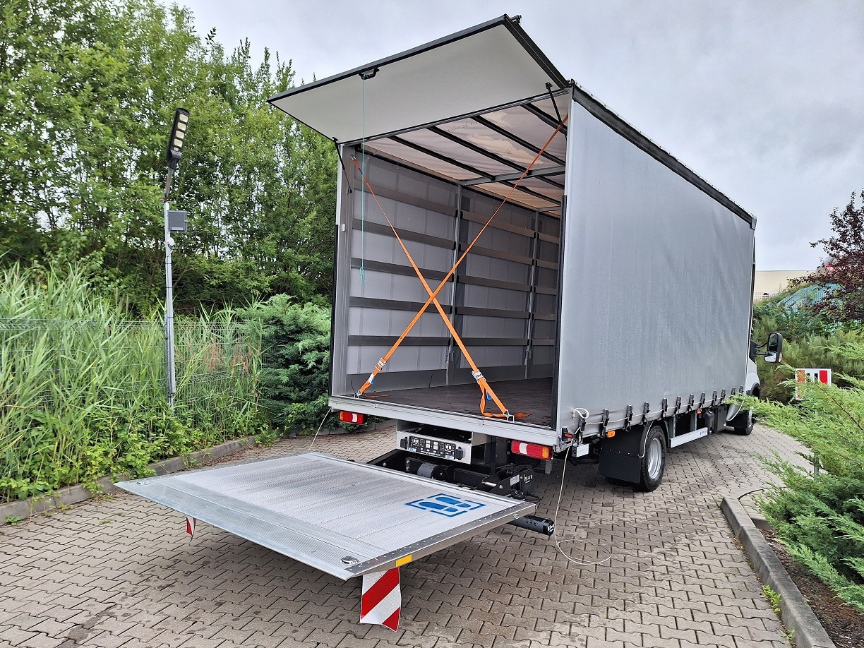 Iveco Daily 70C18A8 Backsleeper BÄR - Plachtová dodávka: obrázok 5 Iveco Daily 70C18A8 Backsleeper BÄR - Plachtová dodávka: obrázok 5