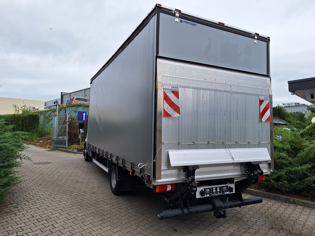 Iveco Daily 70C18A8 Backsleeper BÄR - Plachtová dodávka: obrázok 2 Iveco Daily 70C18A8 Backsleeper BÄR - Plachtová dodávka: obrázok 2
